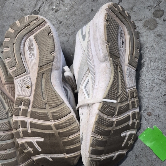 Brooks Women White Sneakers 7.5 - Picture 8 of 11